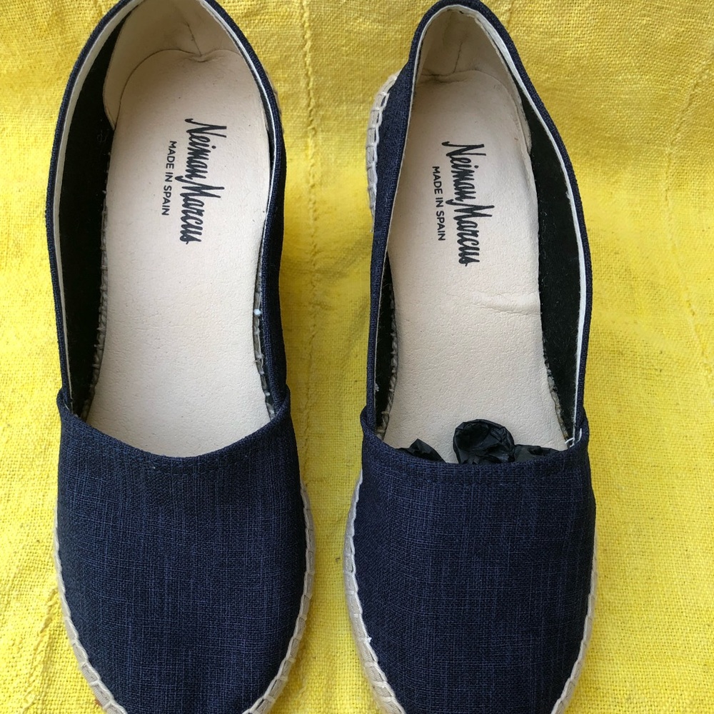 Neiman Marcus Navy Canvas Wedge Shoes. Size 9